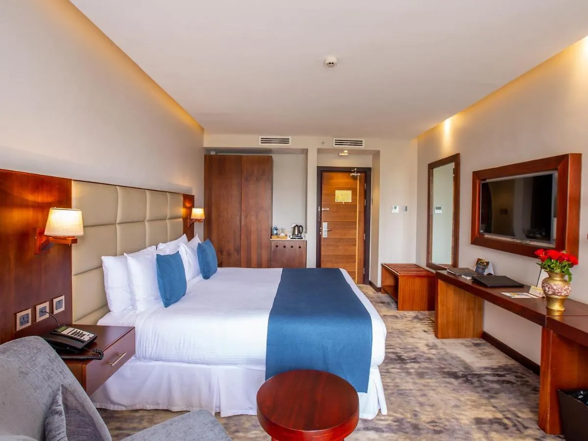 Golden Tulip Canaan Kampala 4*,